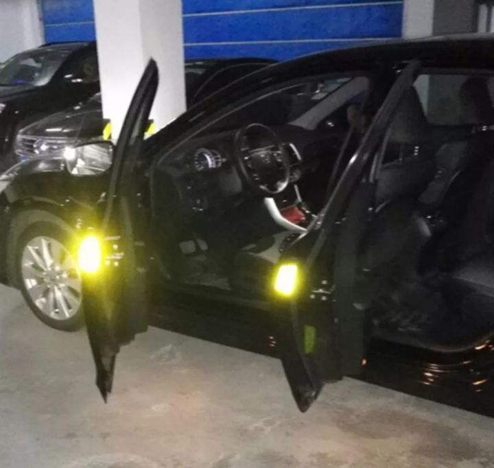 4%20Pc%20Set%20Car%20Door%20Sticker%20-%20Cycle%20Sticker%20-%20Image%203