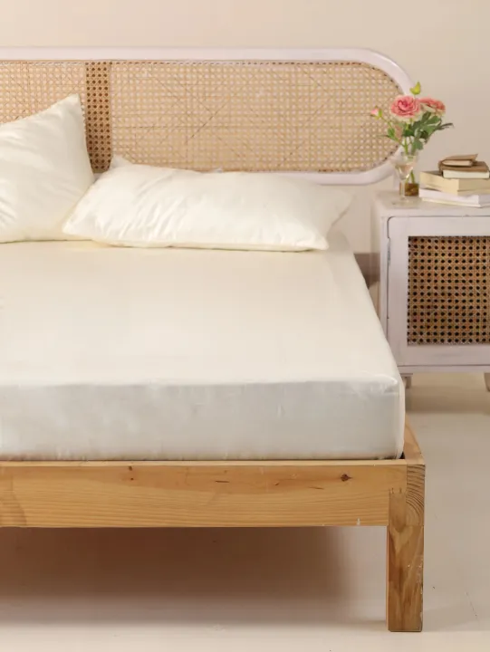 300%20TC%20Fitted%20sheet%20with%20pillow%20covers%20-%20100%25%20Cotton%20Sateen%20-%20Ivory%20-%20Image%205