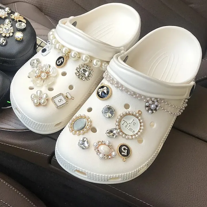 Luxury%20Rhinestone%20Pearl%20Charms%20for%20Croc%20Designer%20DIY%20Gem%20Shoes%20Decaration%20Charm%20for%20Crocs%20Clogs%20Kids%20Women%20Girls%20Gifts%20-%20Image%204