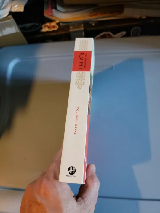 The%20Essential%20Rumi%20-paperback%20-%20Image%203