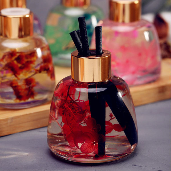 Elegant%20Car%20Dashboard%20Air%20Freshener%20with%20Scented%20Diffuser%20Sticks%20-%20Long-Lasting%20Fragrance%20for%20Vehicles%20-%20Image%208