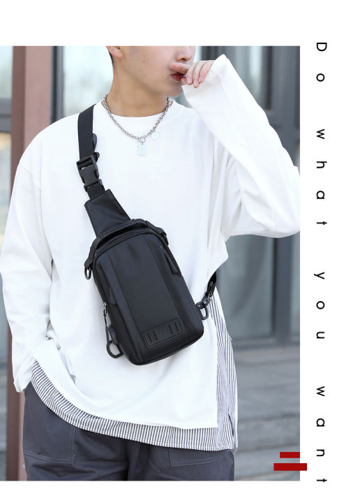 Multifunctional%20fashion%20chest%20bag%20waterproof%20nylon%20cloth%20messenger%20bag%20trendy%20men's%20shoulder%20bag%20charging%20chest%20bag%20-%20Image%204