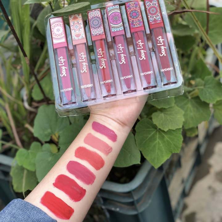 Handaiyan%20Bohemian%20Rhapsody%20Matte%20Lipstick%20Set%20-%206%20Vibrant%20Shades%20-%20Image%202