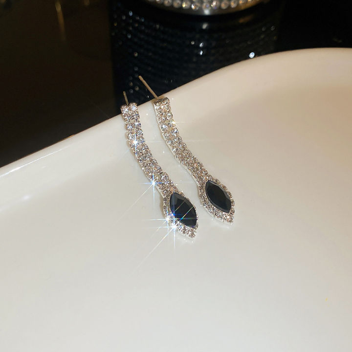3Pcs%20Fashion%20Vintage%20Geometric%20Hollow%20Rhinestone%20Necklace%20Earrings%20For%20Women%20Versatile%20Wedding%20Bride%20Jewelry%20Sets%20Accessories%20Qoddess%20-%20Image%208