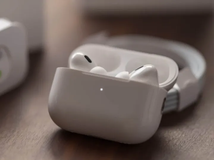 AirPods%20Pro%202nd%20gen%20premium%20%20Black%20Edition%20wireless%20Earbuds%20-%20Image%207