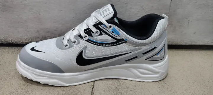 PremiumBlack%20&%20White%20Sports%20Sneakers%20For%20Men%20%E2%80%93%20Lightweight%20Breathable%20Lace-Up%20Casual%20Shoes%20with%20Anti-Odor%20Technology%20-%20Image%202