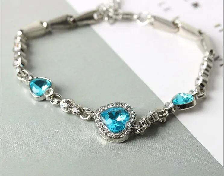 Ретро моншадағы жалаңаш әйелдер