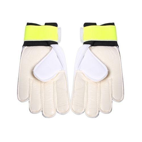 Football%20Hand%20Gloves%20-%20Enhance%20Your%20Grip%20And%20Protection%20With%20Yellow%20And%20Black%20Gloves%20For%20Footballers%20-%20Image%203