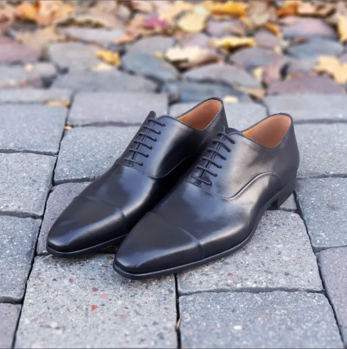 Fashion%20Shoes%20For%20Men%20With%20High%20Grade%20Fabrics%20Formal%20And%20Gorgeous%20Look%20Outdoor%20Shoe%20Lightweight%20(Socks%20Free)%20-%20Image%202