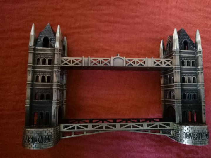 London Tower Bridge-Metal