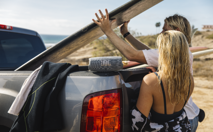 JBL%20Charge%205%20Portable%20Waterproof%20Bluetooth%20Speaker%20-%20Image%206