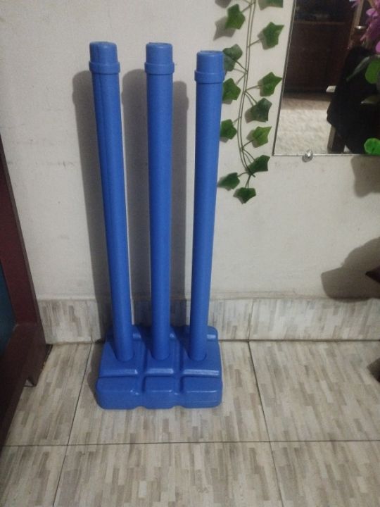 Heavy%20Plastic%20Cricket%20Stumps%201%20Set%203%20Pcs%20Stump%202%20pcs%20bells%20With%201%20pcs%20Stump%20stand%20blue%20colour%20set%20-%20Image%208