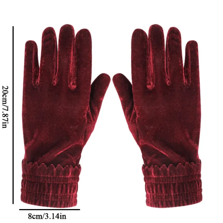 Luxury%20Velvet%20Gloves%20%E2%80%93%20Fashionable,%20Comfortable%20&%20Durable%20Accessory%20-%20Image%204