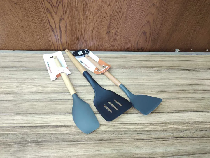 Kitchen%20Heat%20Resistant%20Silicone%20Spatula%203%20pcs%20Set%20Multicolor.%20Wooden%20Silicone%20Spatula.%20CD:360.%20-%20Image%206