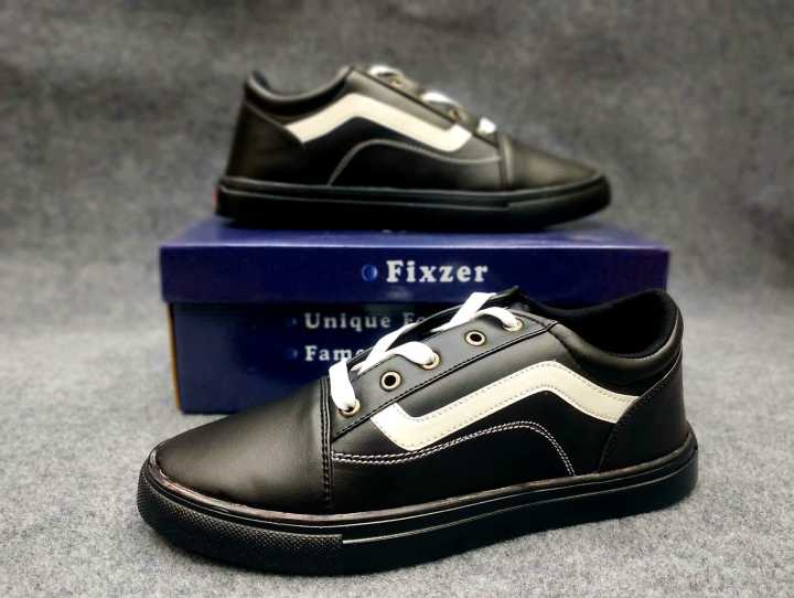 Stylish%20Addition%20to%20High-Quality%20Sneakers%20Men's%20Casual%20Shoes%20-%20Flyknit,%20Slip-on,%20and%20Sustainable%20-%20All%20Season%20Power%20-%20Image%203