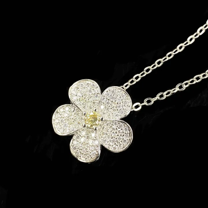 Xiaohongshu%20recommends%20the%20same%20red%20diamond%20small%20flower%20necklace%20as%20a%20small%20fresh%20Internet%20celebrity,%20sapphire%20yellow%20diamond%20colored%20gem%20pendant%20for%20women%20-%20Image%204