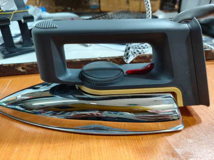 Philips%20HD1172%20Dry%20Iron%20-%201000Watt%20-%20Image%209