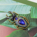 Punk style four-color diamond-encrusted beetle insect brooch men's personality creative blazer with accessories pins. 