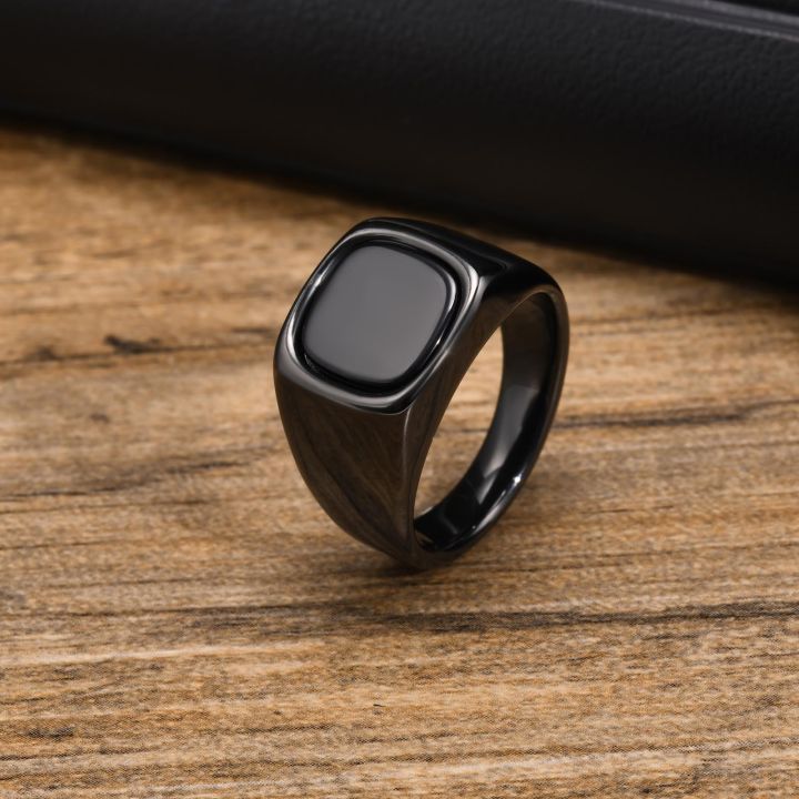 Ino,%20Anel%20gave%20him%20gifts%20such%20as%20signet%20rings,%20colored%20gemstone%20rings,%20and%20stylish%20men's%20black%20waterproof%20stainless%20steel%20gold%20masculcosplay%20-%20Image%205