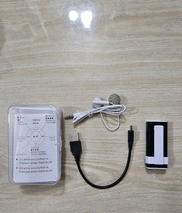 AR03%20Mini%20MP3%20Player%20With%20Display%20-%20Image%204