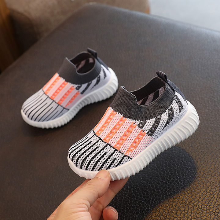 Spring%20and%20autumn%20style%20contrasting%20middle%20and%20large%20children's%20shoes,%20breathable%20student%20shoes,%20trendy%20casual%20shoes,%20striped%20boys,%20girls,%20flying%20knitting%20shoes%20-%20Image%204