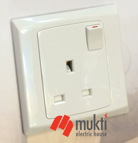 MK%20Made%20in%20Singapore%20SLIMLINE%20PLUS%2013A%203%20Pin%20Flat%201%20Gang%20Socket%20with%20Switch%20Three%203Pin%20-%20Image%203