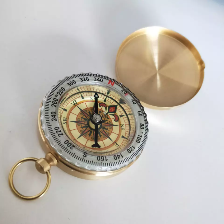 High-Grade%20Copper%20Flip%20Compass%20-%20Retro%20Rocket%20Design%20For%20Camping%20And%20Outdoor%20Adventures%20-%20Adding%20A%20Stylish%20Touch%20-%20Image%209