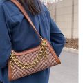 Gold Chain Shoulder Bag with PU Leather Material, Stylish Design and Versatile Use for Women. 