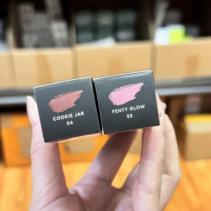 FB%20Thick%20Color%20Highlight%20Lip%20Lacquer%20Transparent%20Lip%20Gloss%20Glass%20Moisturizing%20Fussy%20Fenty%20Glow/Cookie%20Jar%20Diamond%20Highlight%20-%20Image%206