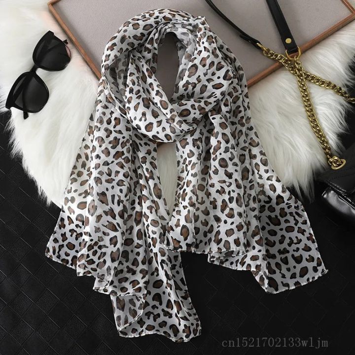 2024%20Fashion%20Printed%20Leopard%20Chiffon%20Hijab%20Scarf%20Women%20Pareo%20Lady%20Bandanas%20Beach%20Towels%20Summer%20Muslim%20Veil%20Wrap%20Female%20Foulard%20-%20Image%202