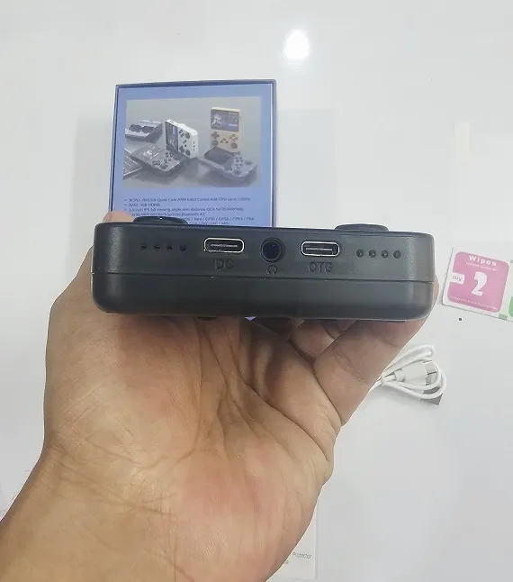 R36S%20Retro%20Video%20Games%20Console%2015000%20Games%20Portable%20Game%20Player%20-%20Image%204