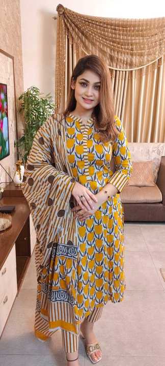 New%20Exclusive%20Cotton%20Unstitched%20Screen%20Print%20Fashionable%20and%20Comfortable%20Three%20Pieces%20for%20Women%20-%20Perfect%20for%20All%20Season%20-%20Image%204