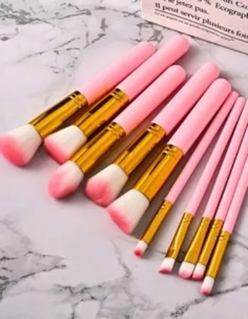 Kabuki%20Makeup%20Brush%20Set%20-%20Multicolor%20Brilliance%20Elevate%20Your%20Makeup%20Routine%20-%20Image%203