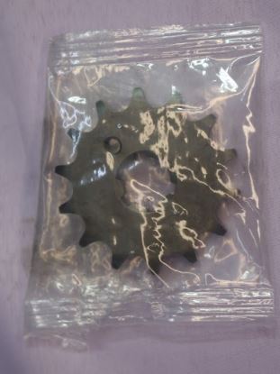 (B9E)%20Chain%20Sprocket%20Set%20(Front%20Sprocket,%20Chain%20Sprocket%20&%20Chain)%20for%20Yamaha%20R15%20V3%20&%20V4%20Bike%20-%20Image%204