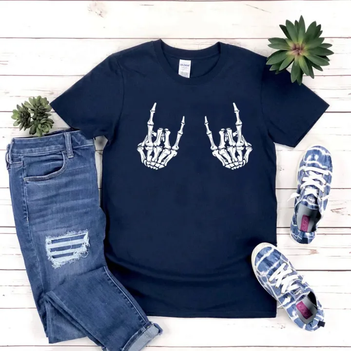 Rock%20on%20Skeleton%20Hands%20T%20Shirt%20Skeleton%20Metal%20Fingers%20Shirt%20Funny%20Halloween%20Tee%20Women%20Graphic%20Tees%20Goth%20T-shirt%20Unisex%20Tshirts%20-%20Image%204