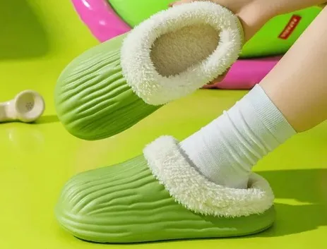 Cozy%20Winter%20Clogs%20-%20Image%203