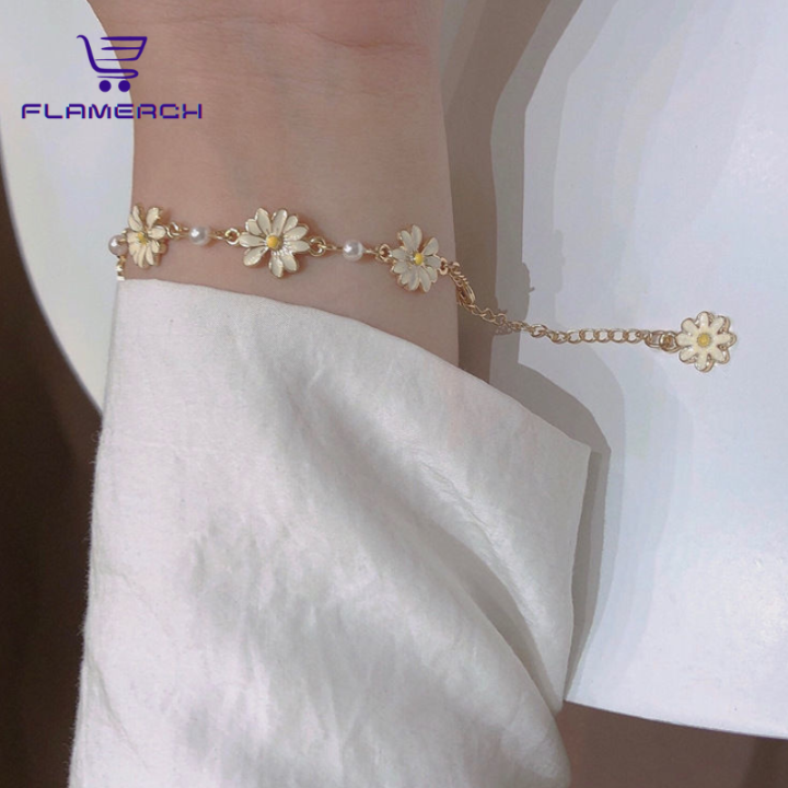 Adjustable%2018K%20Gold%20Plated%20Daisy%20Flower%20Bracelet%20for%20Women,%20Minimalist%20Pearl%20Design,%20Hypoallergenic%20and%20Lead%20Free,%20Perfect%20Gift%20for%20Girls%20-%20Image%204