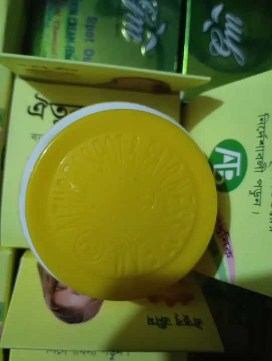 Oitubri%20Night%20Cream%20Yellow%20%5B%203%20pcs%20%5D%20pack%20%20Fairness%20/%20Brone%20Out%20Spot%20&%20Fairness%20for%20Men%20&%20Women%20Pack%20-%20Image%202