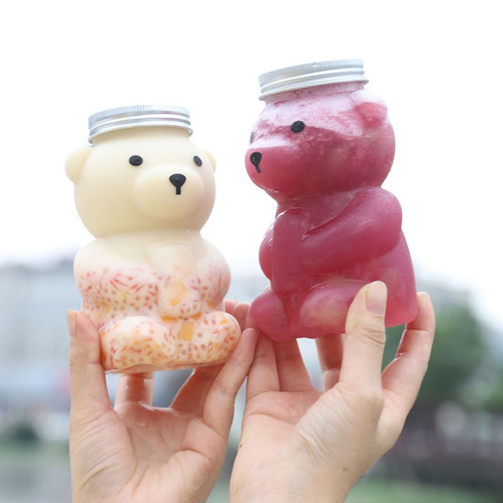 1pcs%20Cute%20Bear%20Shape%20Disposable%20Drink%20Containers%20500ml%20Little%20Bear%20Bottle%20Sitting%20Bear%20Transparent%20Plastic%20Bottle%20with%20Lid%20-%20Image%205