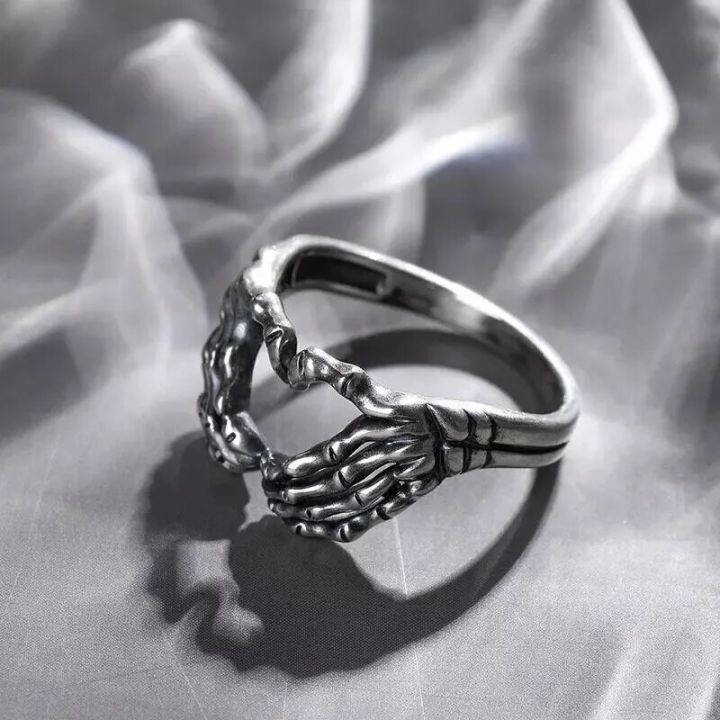 Vintage%20Punk%20Skull%20Hand%20with%20Heart-Shaped%20Ring%20for%20Men%20Women%20Hip%20Hop%20Gothic%20Skeleton%20Hand%20Ring%20Accessories%20Jewelry%20Gifts%20-%20Image%204