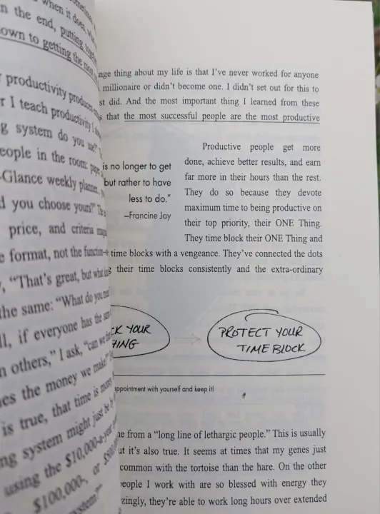 The%20ONE%20Thing:%20The%20Surprisingly%20Simple%20Truth%20About%20Extraordinary%20Results%20by%20Gary%20Keller%20-%20Premium%20-%20Paperback%20-%20Image%203