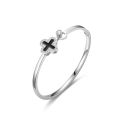 Alloy material Four-leaf clover bracelet.