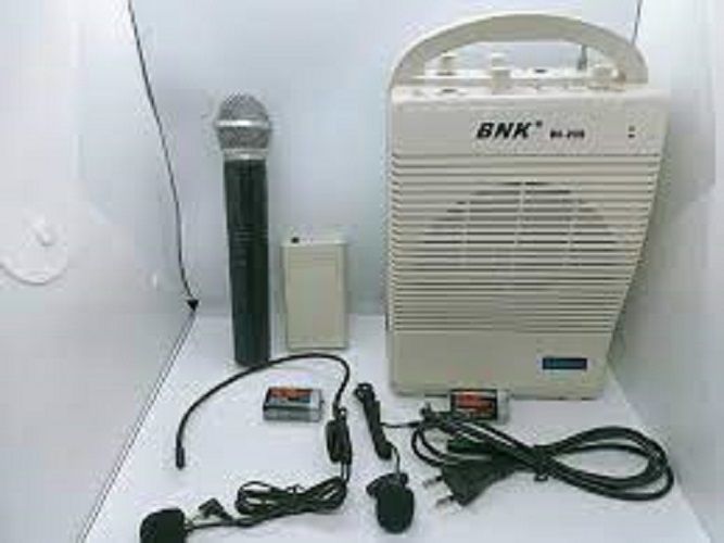 BNK-209%20Rechargeable%20Portable%20Wireless%20P.A%20Microphone%20With%20Bluetooth%20+%20Handheld/Lapel%20Wireless%20Microphone%20-%20Image%205