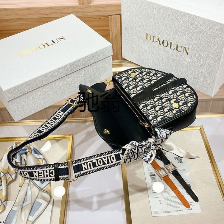WW5%20Light%20Luxury%20Premium%20Leather%20Women's%20Bag%202024%20New%20Spring%20Summer%20Fashion%20Embroidery%20Reading%20Saddle%20Bag%20One%20Shoulder%20Oblique%20-%20Image%203