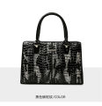 Women's large-capacity contrasting snake print premium sense commuter bag Business commuter PU shoulder crossbody tote bag.