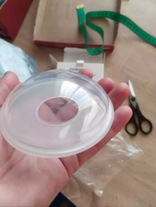 2pices%20Silicone%20Wearable%20BreastMilk%20Collector%20-%20Image%208