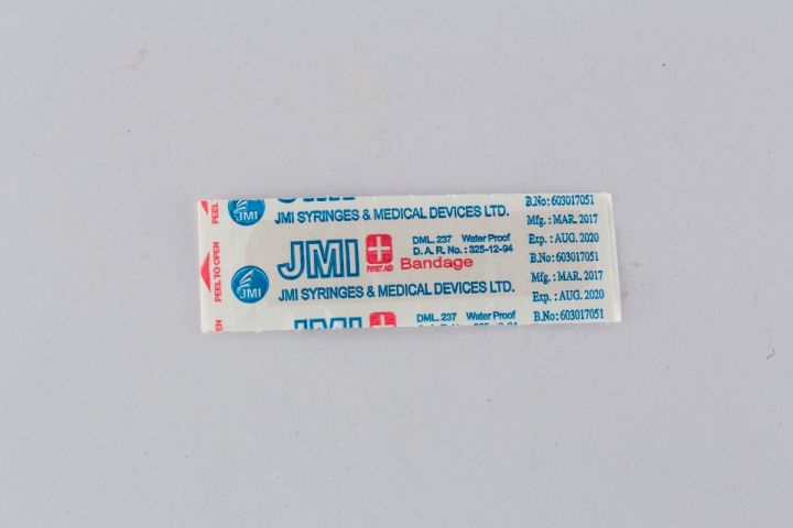 JMI%20First%20Aid%20Bandage%20(01%20Box,%20100%20Pcs)%20-%20Image%203