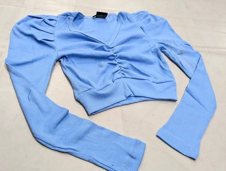 Crop top short body long sleeve fashionable blouse for women's.