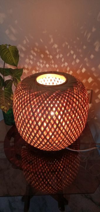 Eco Friendly Bamboo Made Oval Shaped Table Lamp Shaded
