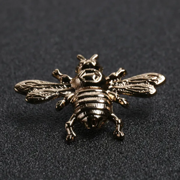 Golden%20bee%20brooch%20pin%20buckle%20for%20men%20women%20outfit%20fashion%20accessories%20-%20Image%205